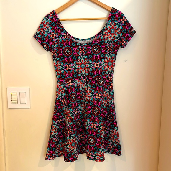 EUC Bright Floral Print Skater Cut Mini Dress Charlotte Russe Medium, Runs Small - Picture 2 of 4